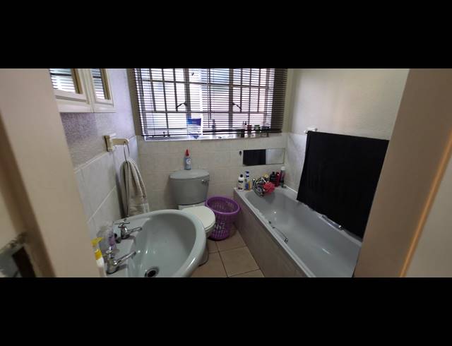 3 BEDROOM FREEHOLD TO LET IN DIE HEUWEL